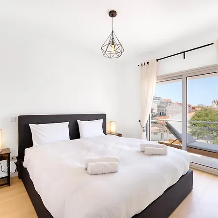 Boutique Living - Rooftop Pool & Sea Views *