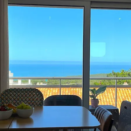 Boutique Living - Rooftop Pool & Sea Views Apartment