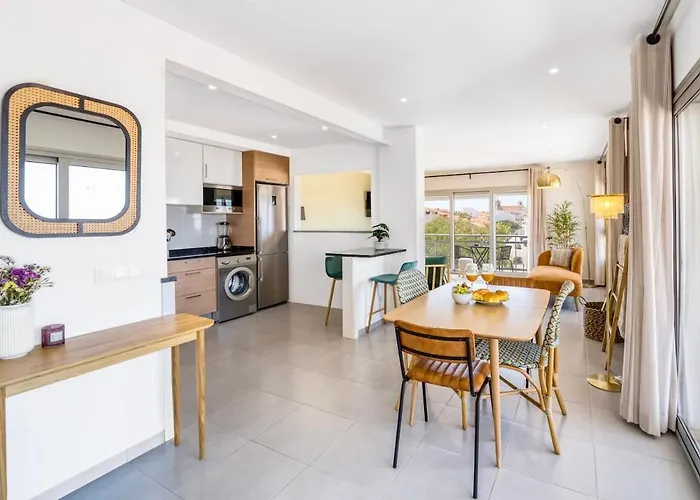 Boutique Living - Rooftop Pool & Sea Views *