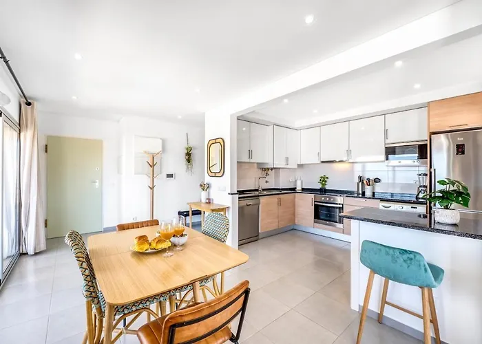 Boutique Living - Rooftop Pool & Sea Views *