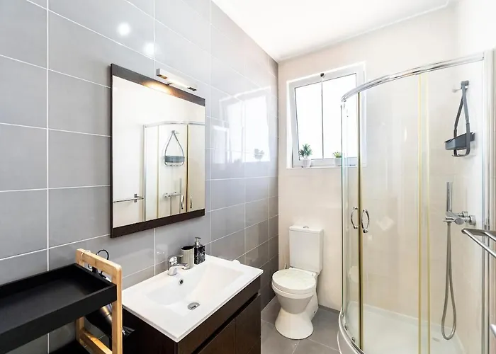 Boutique Living - Rooftop Pool & Sea Views *