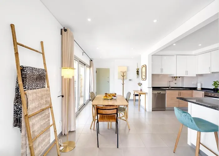 아파트 Boutique Living - Rooftop Pool & Sea Views *