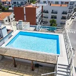 Boutique Living - Rooftop Pool & Sea Views Daire Nazaré
