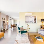 Daire Boutique Living - Rooftop Pool & Sea Views *
