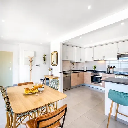 Boutique Living - Rooftop Pool & Sea Views *