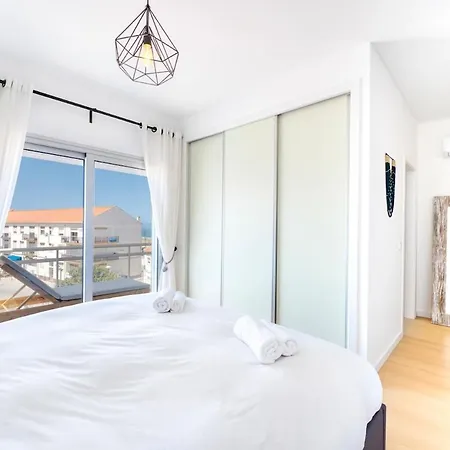 Boutique Living - Rooftop Pool & Sea Views アパート ナザレ