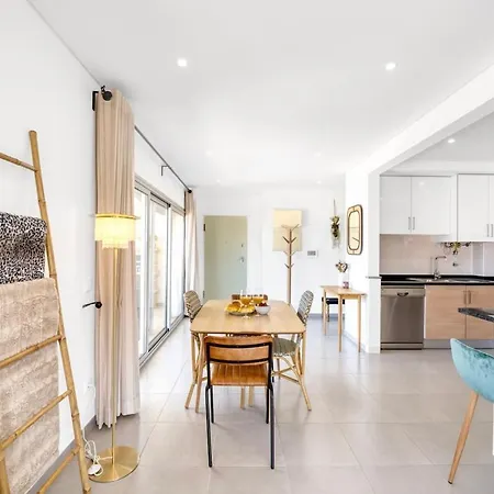 Apartment Boutique Living - Rooftop Pool & Sea Views *