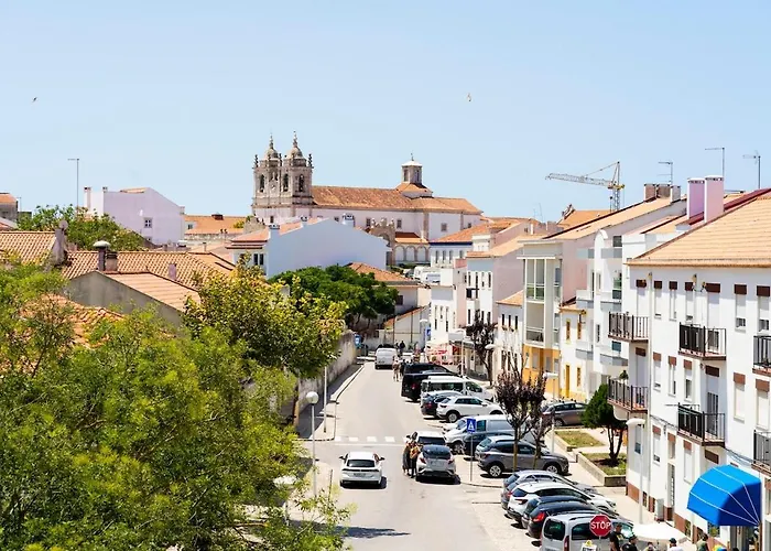 Boutique Living - Rooftop Pool & Sea Views Apartment